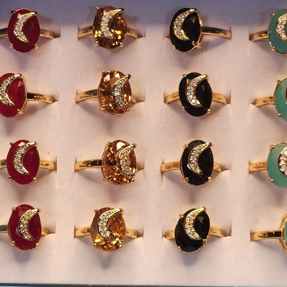 Fashion rings for women in multicolor and adjustable size. - Picture 7 of 7